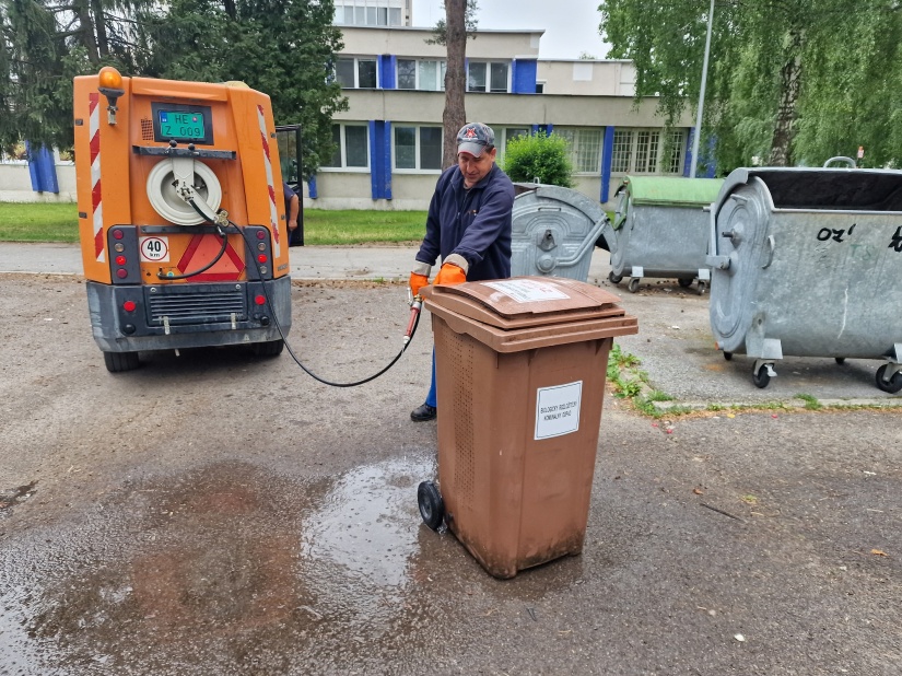 Čistenie odpadových nádob na BRKO