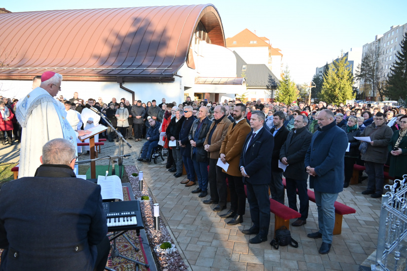 Požehnanie sochy Panny Márie - farnosť Sťatia sv. Jána Krstiteľa