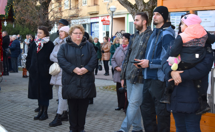 Zažatie prvej adventnej sviečky (1.12)